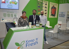 In the middle is Alex Raj Saini of Keep it Fresh. This packaging manufacturer from India exports its pads and bags to Africa, Europe, Latin America and Canada.