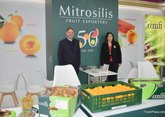On the left is Christos Mitrosilis of Mitrosilis. This Greek exporter exporters kiwis, citrues, watermelons and apricots.