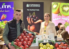Giorgos Moutsogiannis (left) and Eleni Mpalafa (right) from Moutsogiannis Fruits. The company’s crunchy apples and cherries are marketed under the Esperides brand.