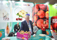 Vasilis Bougas from the Greek cooperative Asepop Naoussa. Kiwifruit is the most recent product added to their Vermina brand and the main topic of their discussions in Berlin.