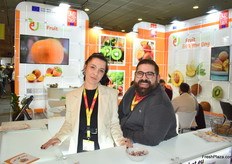 Katerina Michou (left) and Lluís Pérez (right), hosts of the stand of the European promotion program EU Fruit Basket for Greek kiwifruit and peaches, and Spanish kakis.