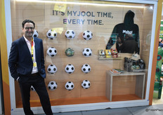 Yaniv Cohen from Hadiklaim promoting MyJool medjoul dates ideally for a sport snack