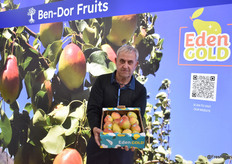 Seffi Ben-Dor with the Eden Gold pear variety from Ben-Dor Fruits