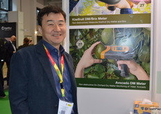 Sun Forest’s tech for measuring dry matter in avocados is now being used by APEM, Mexico. Jay Hwang was at the stand.