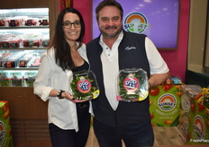 Agnes Boutros and Kevin Freeman with Sunset/Mastronardi show Pop Its, bite sized cucumbers.