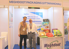 Akshay Tyagi and Rajnish Duggal present Meghdoot Packaging's recycled paper-based corrugated cartons for all fruit types.