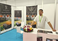 Grigoris Havetsis from the Agricultural Cooperative Havetsis. Kiwis and stone fruits are their main products.