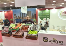 Dimitris Patikas from Opsima is based in the Central Market of Thessaloniki, specializing in vegetables.