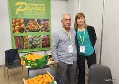 Christos Pappas and Eleni Panti from Christos Pappas. The company from Arta focuses primarily on citrus fruits but also trades other fruits and vegetables.