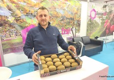 Ananias Gavriilidis from Ananias Fruit highlighted kiwis and cherries at the company’s stand and business discussions.
