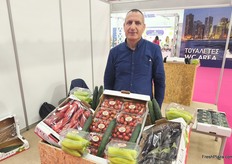 Steve Selami Kameri from Sela came to Freskon to present the company’s Cretan greenhouse vegetables.
