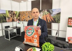 The Agricultural Cooperative Elkek Thivas cultivates and distributes high-quality carrots from the fertile region of Tanagra, with respect for the land and the consumer. In the photo, the CEO of the cooperative, Kontos Ioannis.