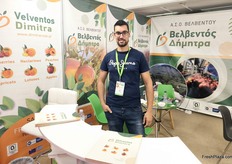 Thomas Stergiou from Velventos Dimitra. Peaches, nectarines, apricots, apples, cherries and persimmons form the cooperative’s basket.