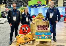L-R: Kyle Flynn, Tracy Shinners-Carnelley and Lyndon Thiessen of Peak of the Market Ltd.