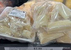 Vacuum-packed peeled sugar cane.