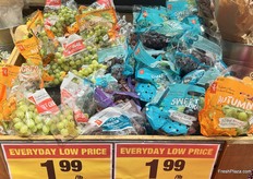 Everyday low pricing on this bin of Chilean grapes.