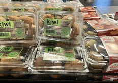 Shoppers can select from 1 lb. packs of organic kiwi and red kiwi.