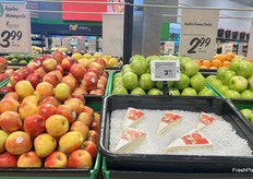 Ontario Honeycrisp apples and U.S. Granny Smith apples flank wedges of store brand Brie cheese.