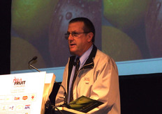 Denis Cadwallader of SGS New Zealand doing a presentation that should have been a case study from the Asian fresh produce supply chain.