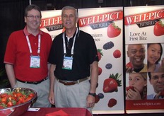 Well pict Berries John Masier and Jim Grabowski; talking with these two is facing 2 very enthousiastic berry promotors.