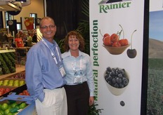 "Rainier Fruit Company Joe Aronica and Suzanne Wolter (Director of Marketing) "Combining technology with experience to ensure fruit Excelence"