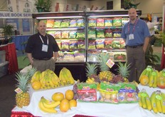 Dole Fresh Vegetables William Goldfield & Allen Davis Director in front In Front of Dole's new premium salad kits.