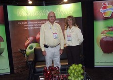 Washington Apple Comission. Dave Carlson (President) Robin Mooney, CPA (vice President)