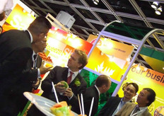 after eating this papayas everyone is convinced.