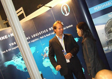 Dennis Verkooy Global Director Airfreight of Kuehne+Nagel listening to his Asian colleague.