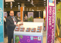 Ernest Maldonado promoting the very juicy litchis