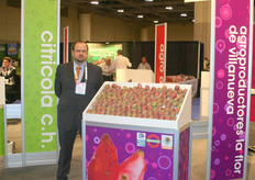 Ernesto Maldonado next to the cactus fruit