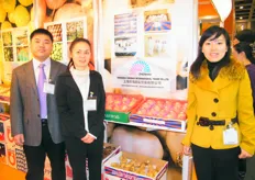 Ms. Amanda Luo with colleagues (Shanghai Zhenhai International Trade, China)