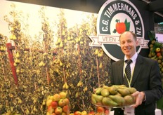 Erik Goedvolk of C.G. Timmermans & Zn promotes the Dutch Conference pears.