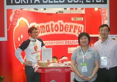 The team of Tokita Seed promotes Tomatoberry, which achieved a 3rd place for the Innovation Award at the Fruit Logistica 2008.