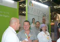 Shachar Carmi talks with a customer about their natural solutions for strawberries.