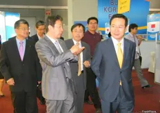 Mr.Ha showing around Mr.Jung- Kyu Oh, Food, Agriculture, Forestry and Fisheries Second Vice Minister