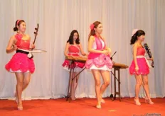 entertainment using Korean traditional instruments
