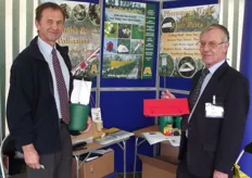 Mike Able and Alan Frost explain the advantages of the new red Pheromone traps at the Agralan stand.