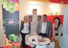 Lisa Álvarez Tabares, on the left, with her colleagues of Songofruits