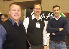 Marius Denton and Johan Richter from GoReefers enjoy a chat with Francois Hugo from Pomona Fruit at the South African stand.