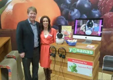 Scott Jared and Eileen McHale promote Yonanas in the booth of Dole.