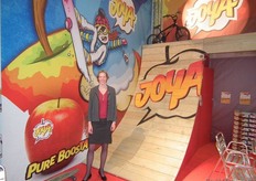 Meredith Stevens promotes Joya apple. A new club variety that is looking for sportive teenagers who will buy the apple.