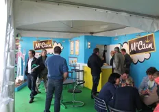 The McCain stand was very popular, visitors could have some chips here.