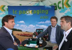 Boudewijn van Fraassen and Nick Jansen from LC Packaging speak to Gerard Bovee from KWS.