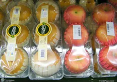 pear and apples from Korea.. take a look on the sizes