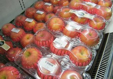 three apples in one package