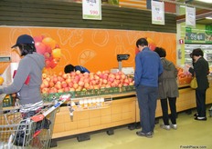 apples in lower prices .. smaller sizes too!