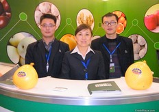 the Jinig Pretty Jade team of China with their managing director, Rebecca Tian