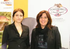 Simona Sangiogi(r) of Amatrade with a colleague
