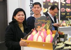Tunyaluck Charoenpru and wisan Chetupong of Thai Fresh Fruit and Vegetable- Marketing Organization Farms (Thailand)